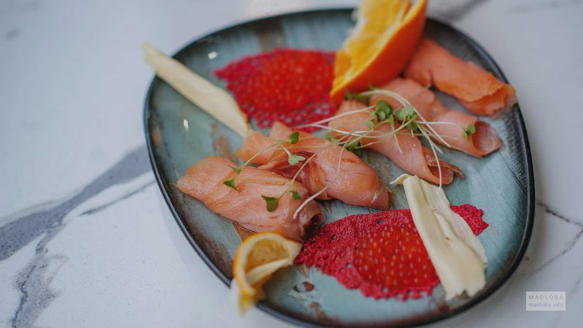 рыбные блюда в ресторане Riverside Ajaristskali