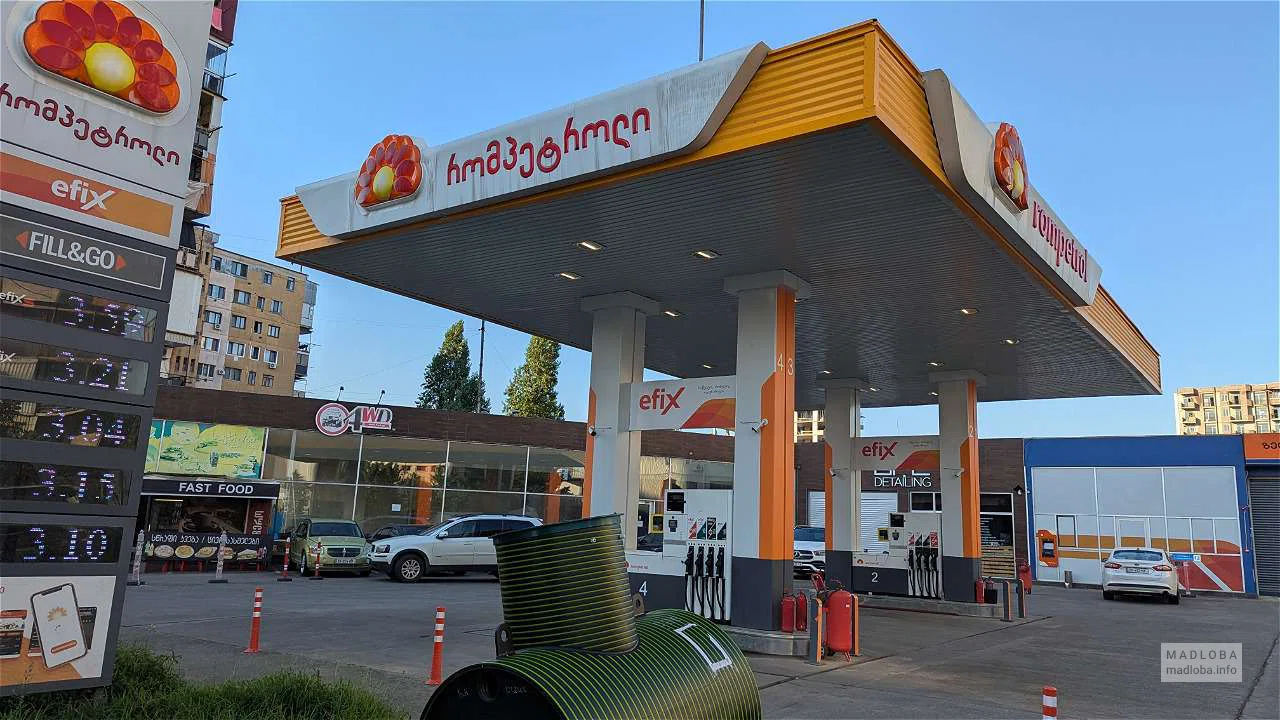 Rompetrol — автозаправка на ул. Давида Агмашенебели в Батуми
