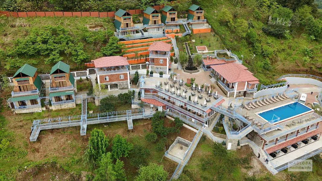 Roots Resort — отдых с видом на Черное море, винный погреб и сад в Чакви