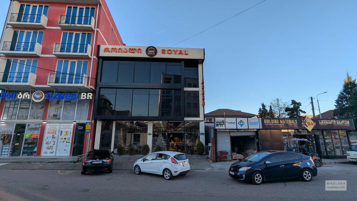 Мебельный магазин Royal  в Батуми