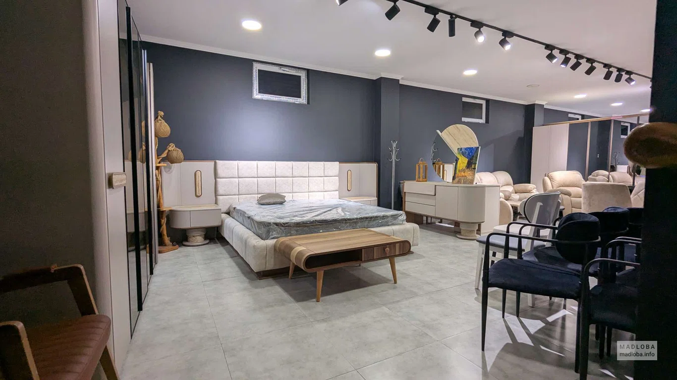 стильная мебель в мебельном магазине Royal  в Батуми