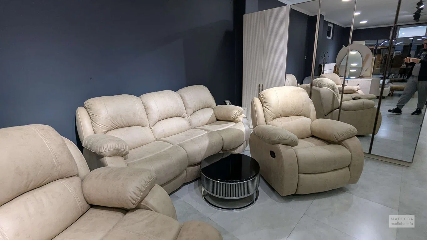 мягкая мебель в мебельном магазине Royal  в Батуми