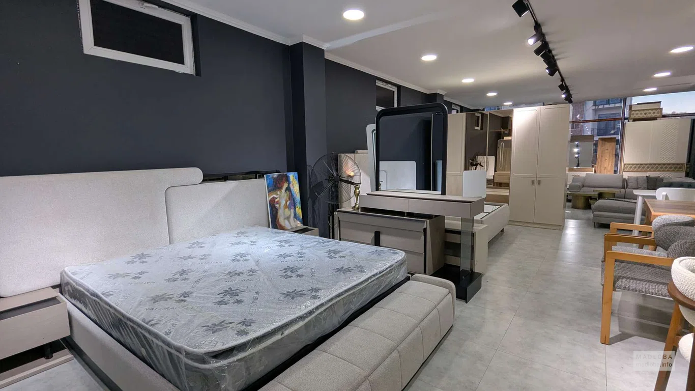 кровати в мебельном магазине Royal  в Батуми