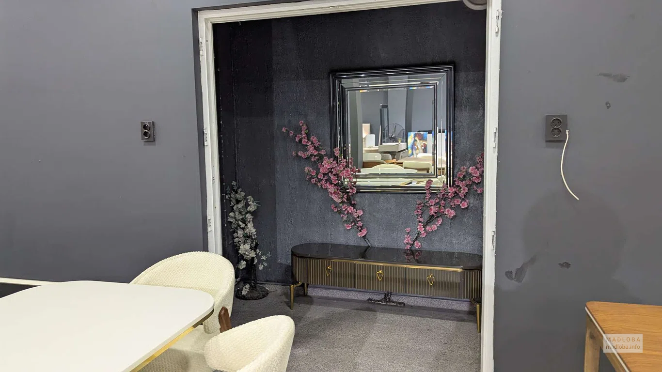 интерьер в мебельном магазине Royal  в Батуми