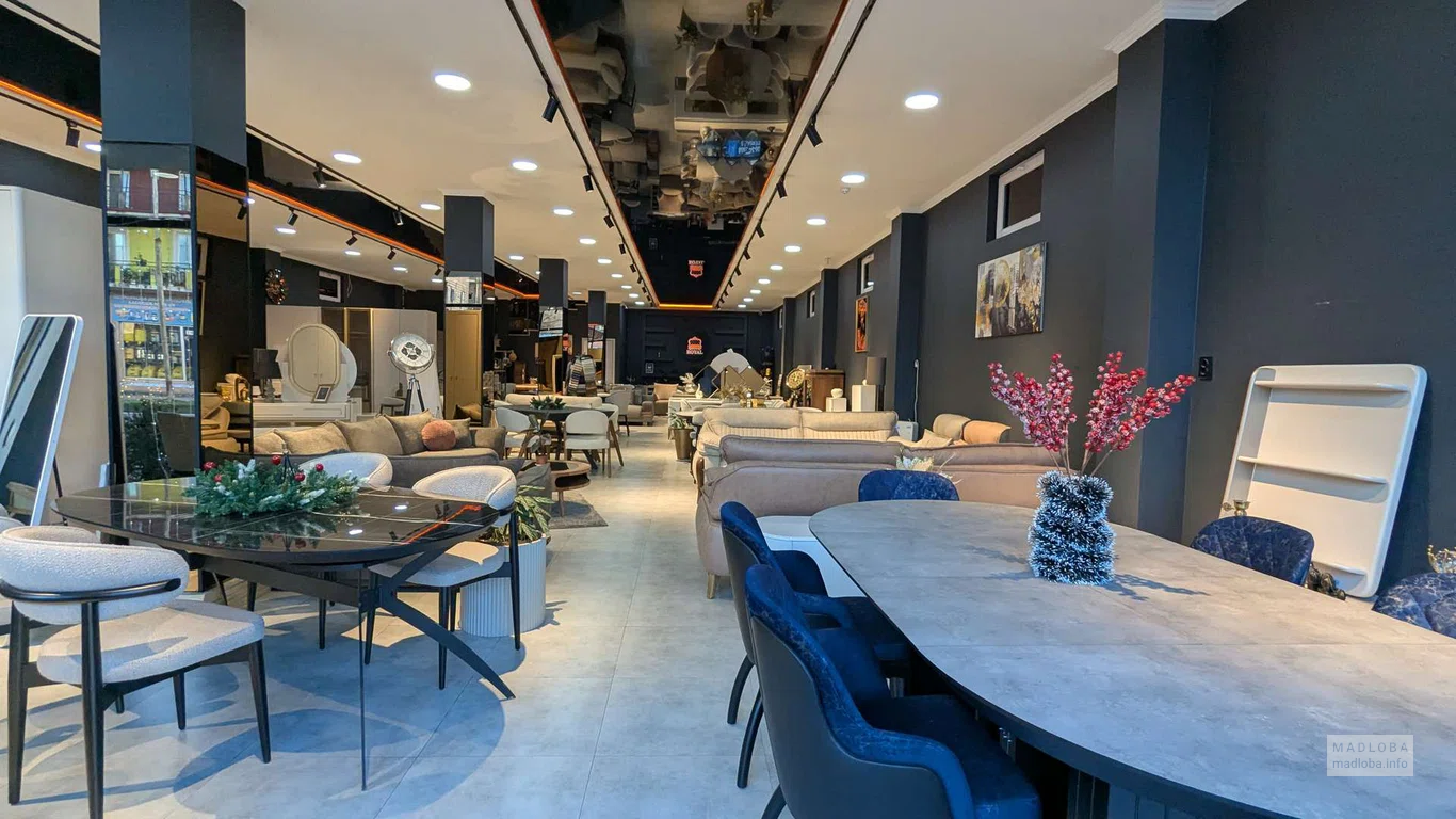 красивая мебель в магазине Royal  в Батуми