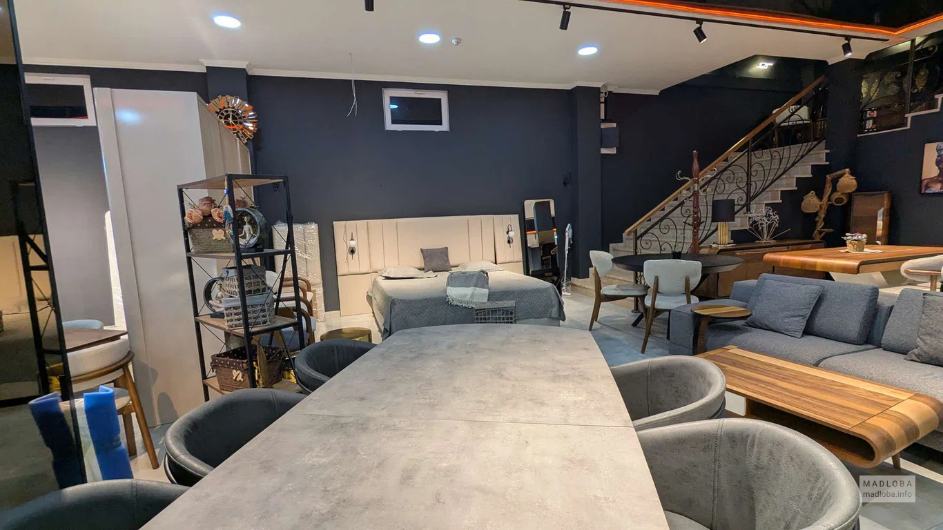 интерьер в магазине мебели Royal  в Батуми