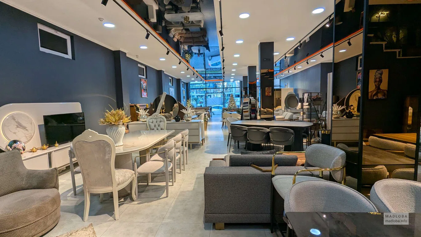 ассортимент мебели в магазине Royal  в Батуми