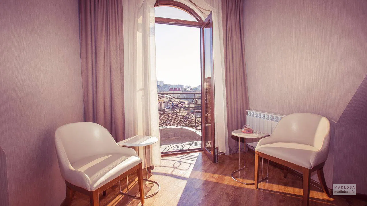 The interior of the Royal Venice Hotel room