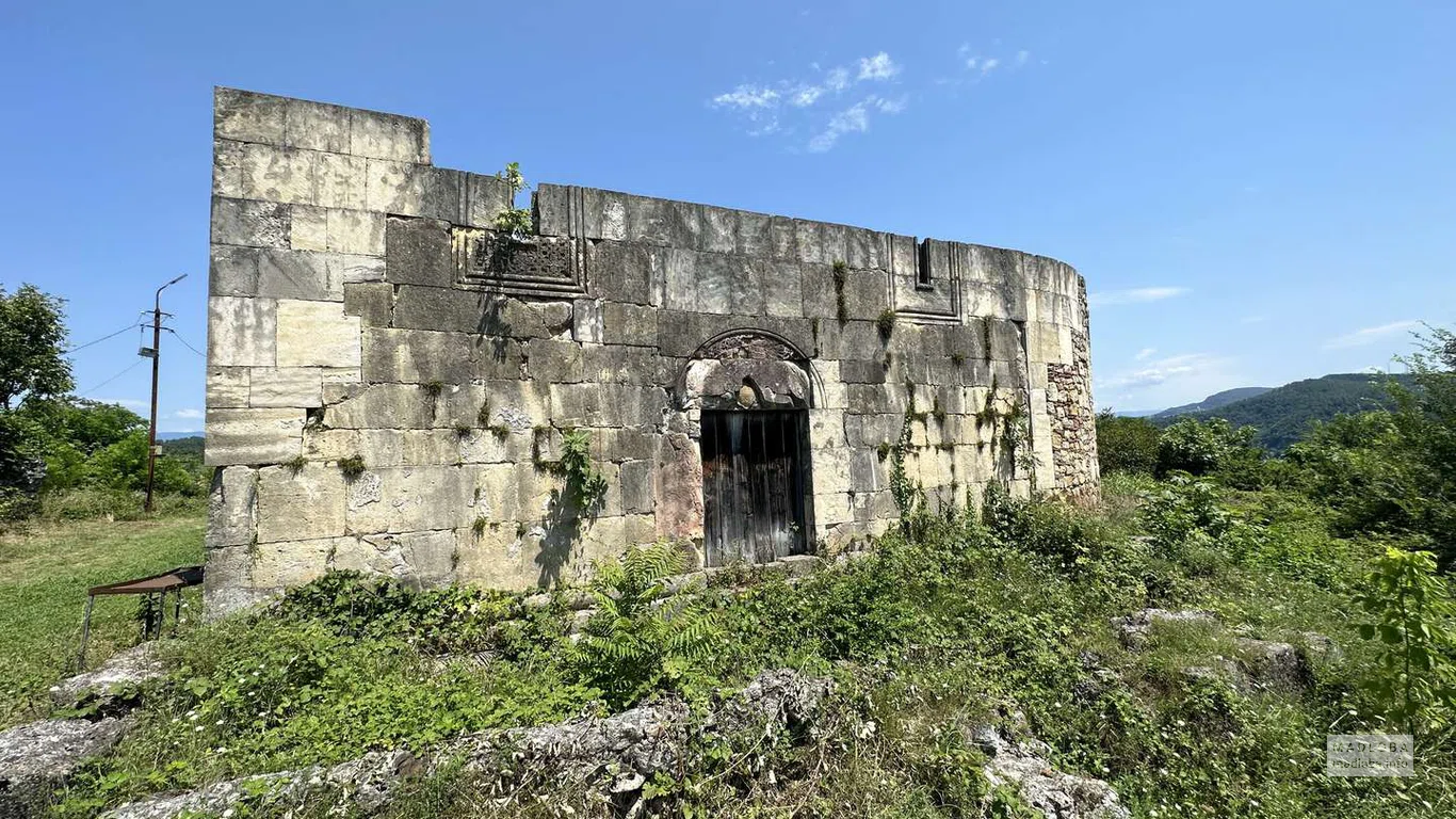 Ruins of the palace of the kings and the church of St. George