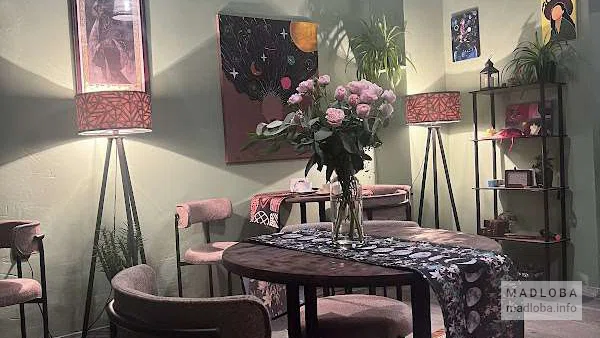 Кофейня Runa в Кутаиси — авторская атмосфера, десерты, specialty кофе