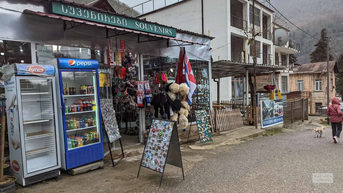 Рынок сувениров и мёда в Зеда-Махунцети