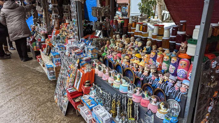 Souvenir and honey market