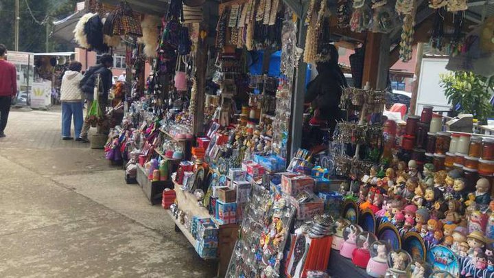 Souvenir and honey market