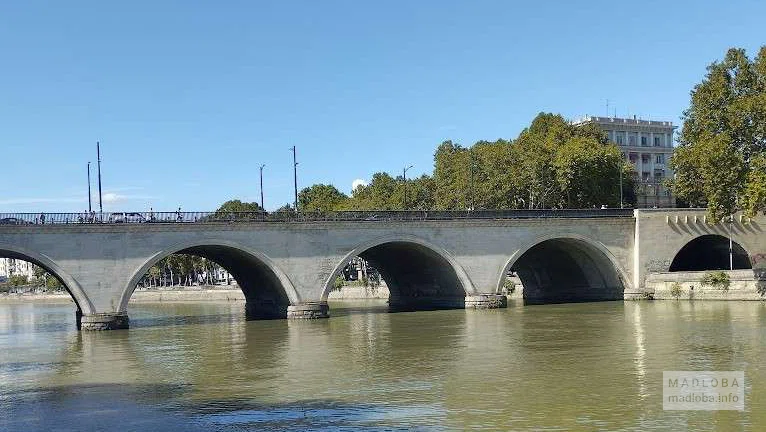 Саарбрюкенский мост — исторический каменный мост через Куру в Тбилиси