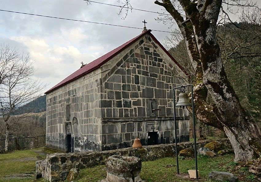Sadgeri-St-George-Church-02