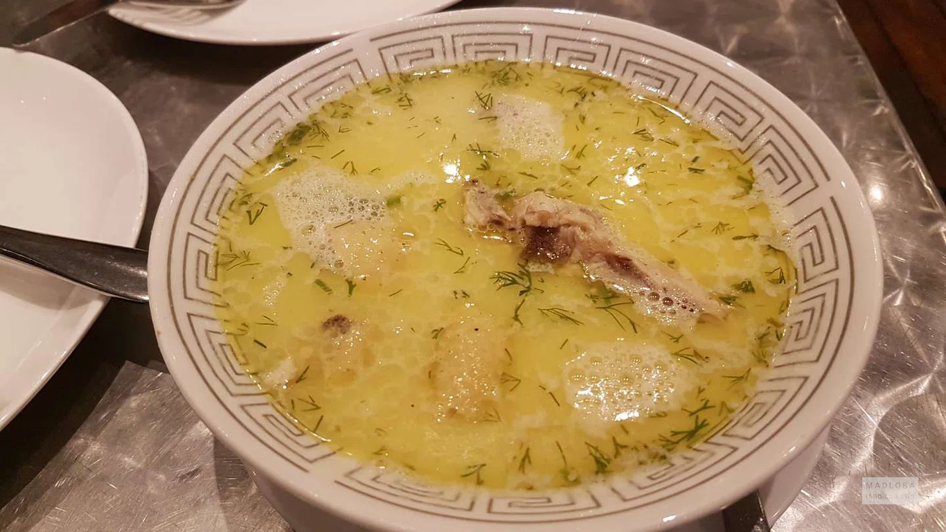 Горячий сливочный суп в Saghighino