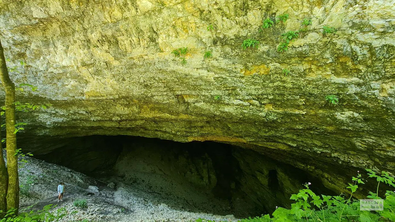 Вход в пещеру Сакинуле