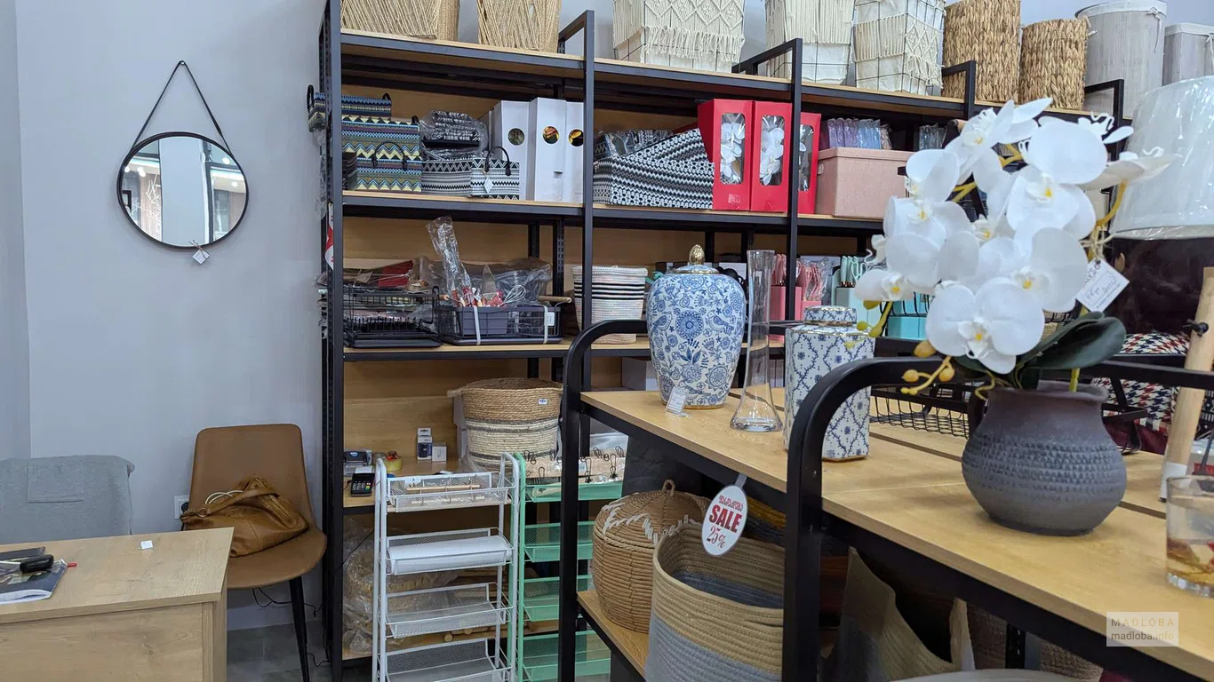 кофры, полки и другие места для хранения