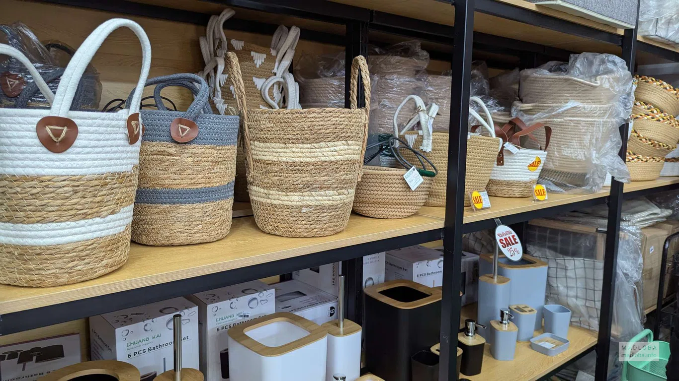 красивые плетеные корзины в магазине Satavs