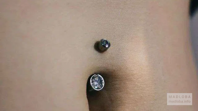 Piercing Batumi Scarlett  прокол пупка