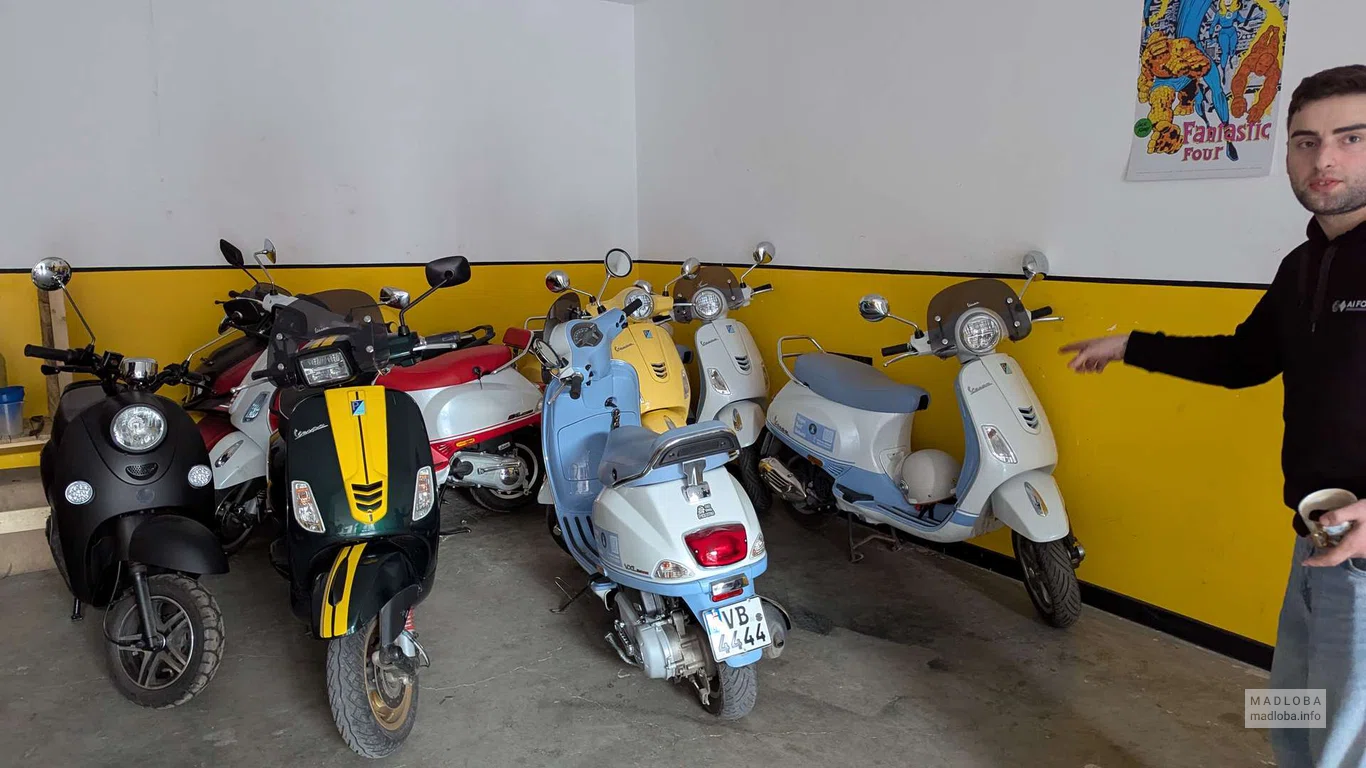Мопеды в "Scoot Scoot" в Батуми