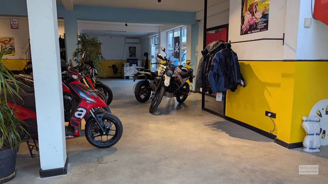 Ассортимент мотоциклов в магазине Scoot Scoot в Батуми