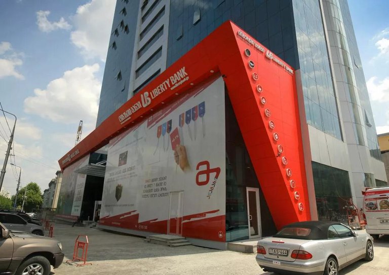 Крупнейший сберегательный банк Liberty Bank в Грузии