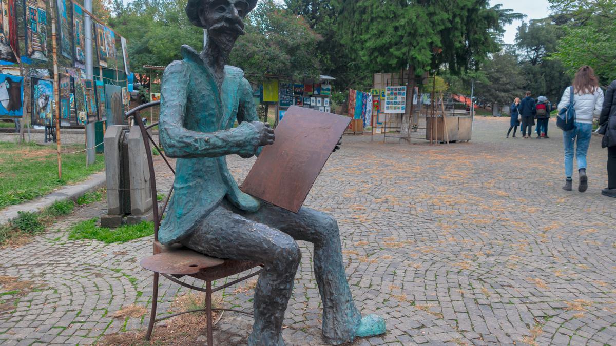 Скульптура художнику в Тбилиси