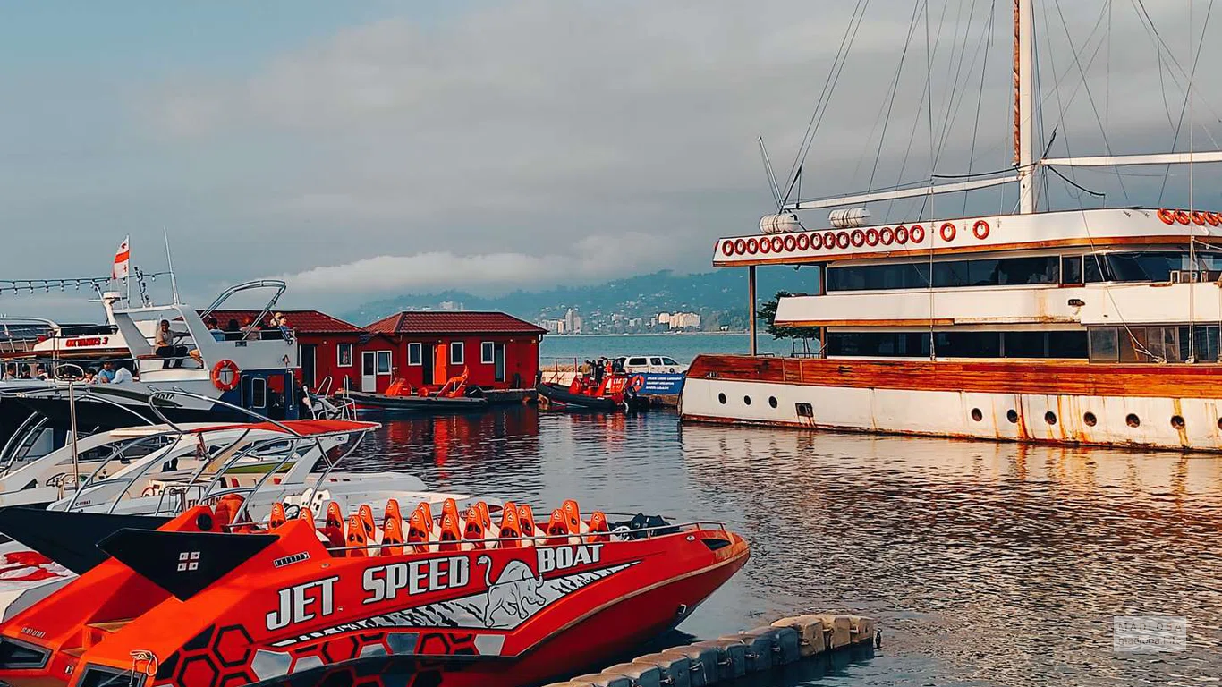 катера в яхт-клубе Sea Life Batumi