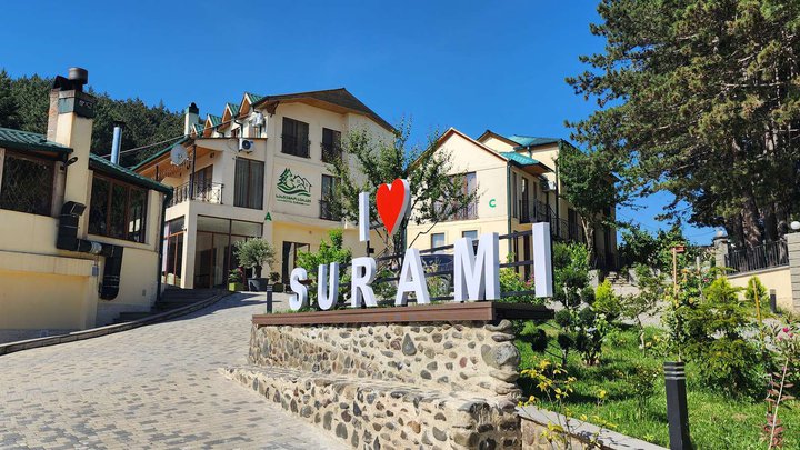 Family Hotel Surami