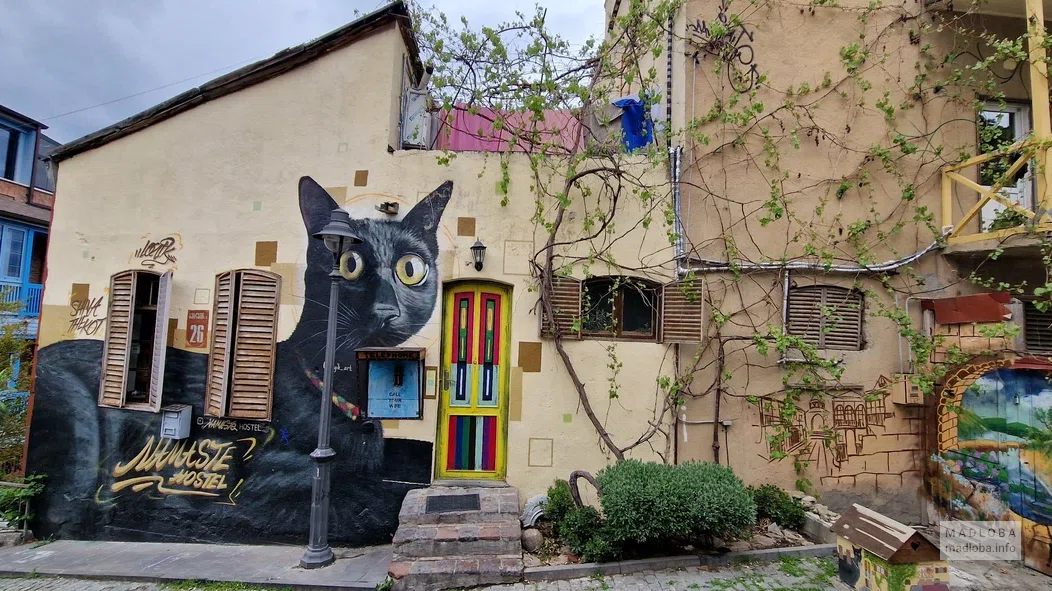 мурал Shiva the Cat рядом с ул. Бетлеми!