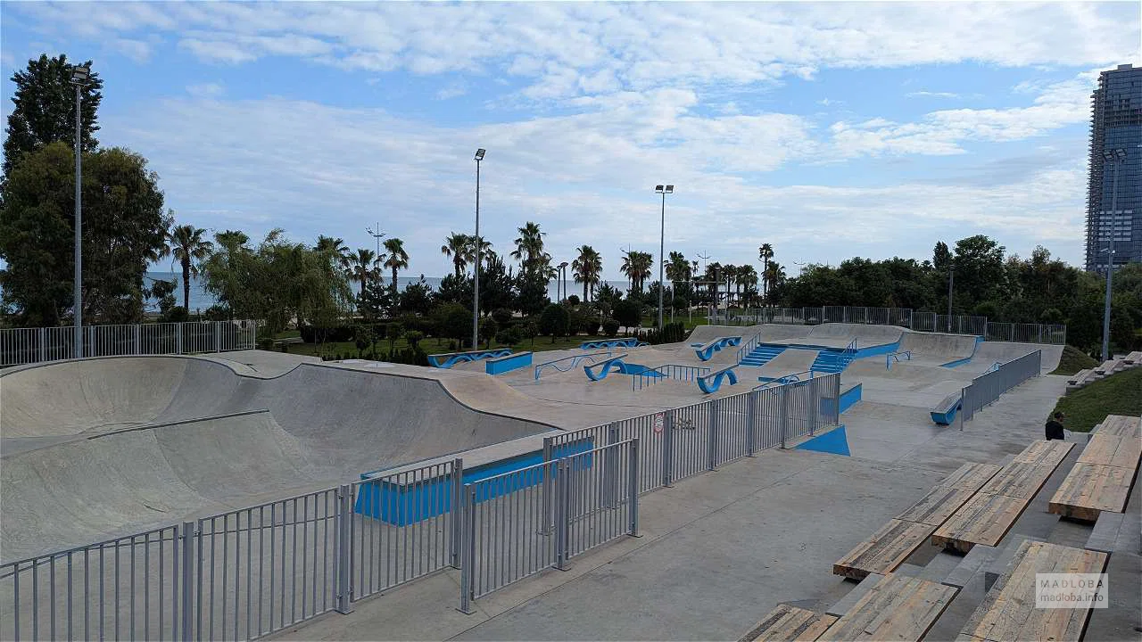 Самый большой скейт-парк в Батуми. Памп-трек - ваш новый центр активного отдыха