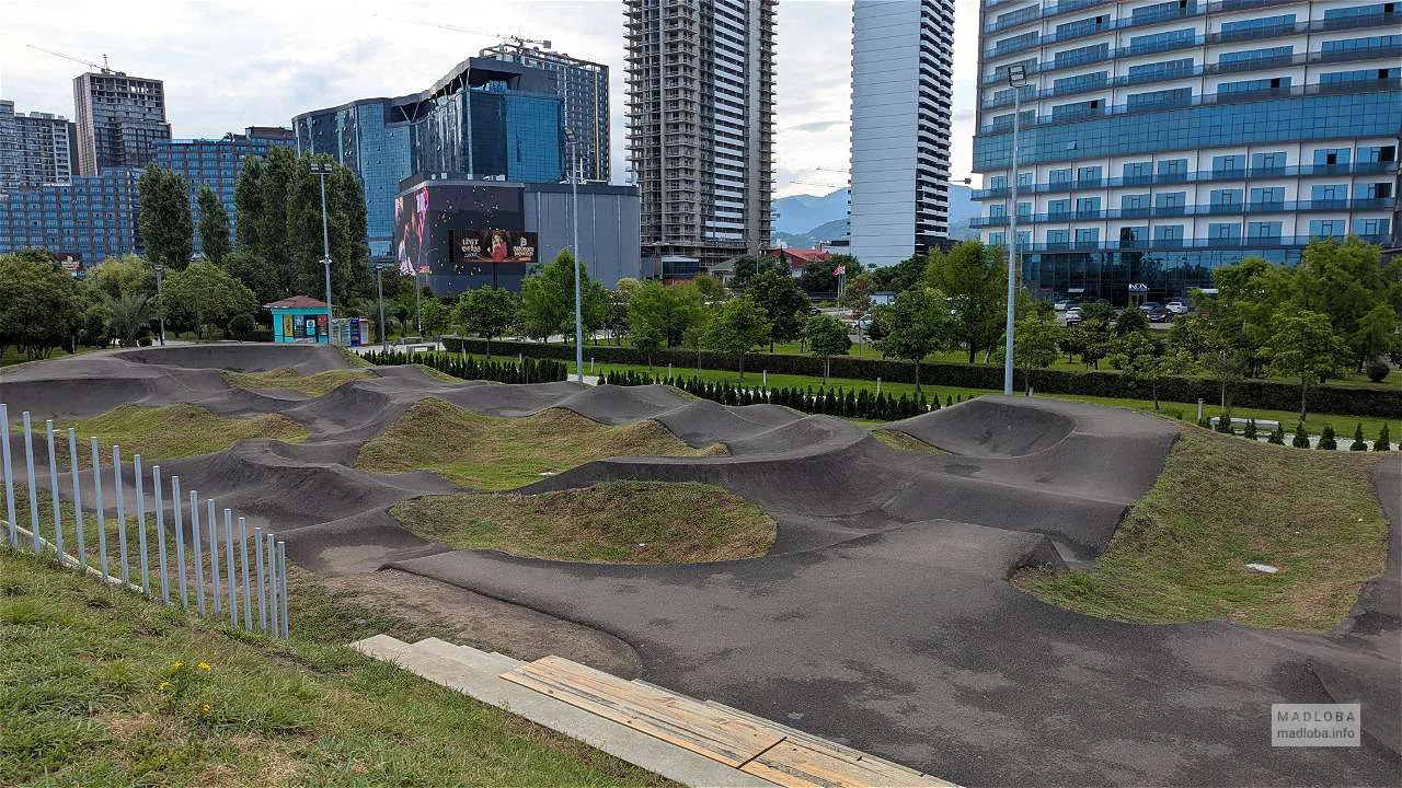 Самый большой скейт-парк в Батуми. Памп-трек - ваш новый центр активного отдыха