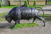 Скульптура "Чёрный бык"