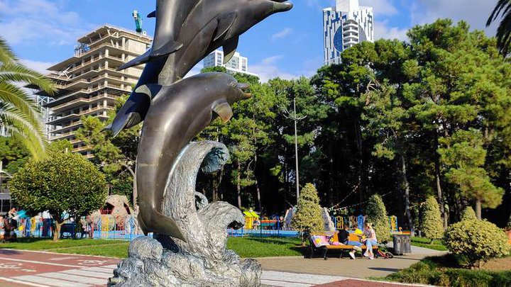 Sculpture "Dolphins" near the Colonnade