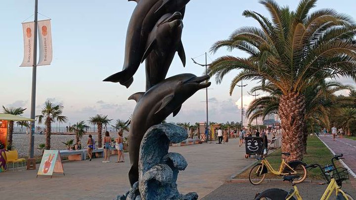 Sculpture "Dolphins" near the Colonnade