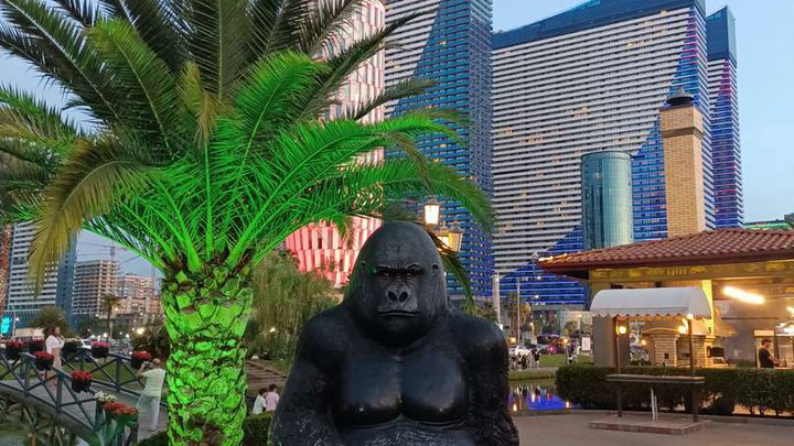 Sculpture "Gorilla" on the island