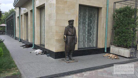 Sculpture "Janitor on Shavteli"