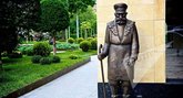 Sculpture "Janitor on Shavteli"