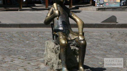 Скульптура "Тамада"