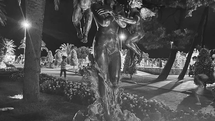 Скульптура "Венера" (Девушка и ангелы)