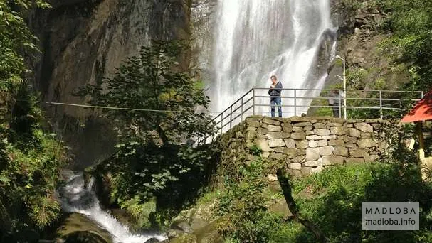 Смотровая площадка у водопада Андрея Первозванного