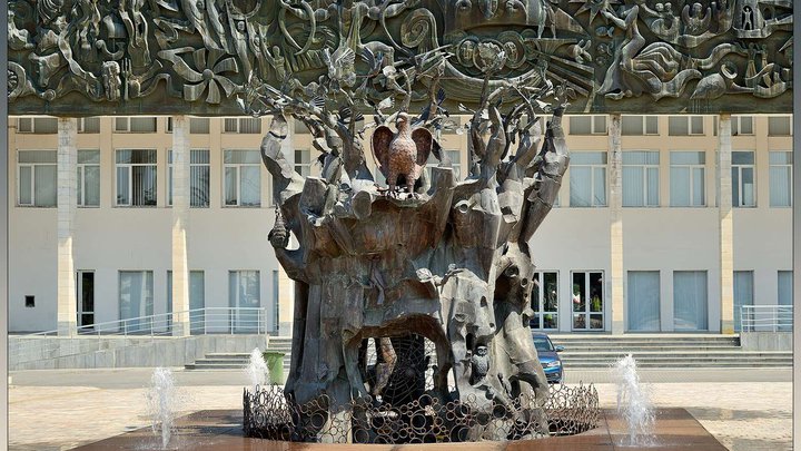 Скульптурная композиция "Древо жизни"