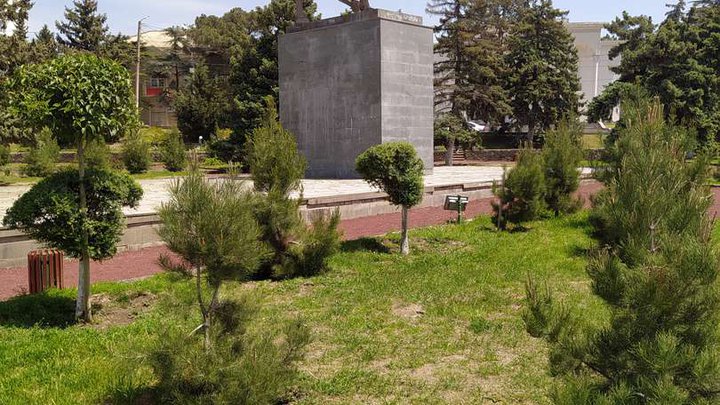 Square with a monument to George Saakadze