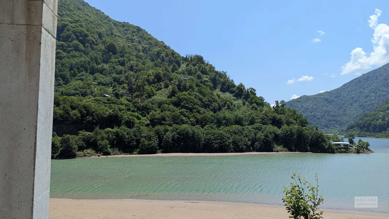 Слияние Чорохи и Аджарисцкали — смотровая площадка с видом на встречу двух рек