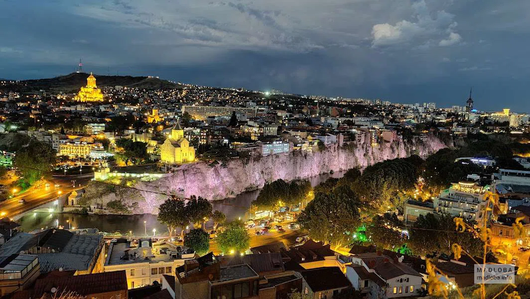 Смотровая площадка (верхняя станция канатной дороги, крепость Нарикала)