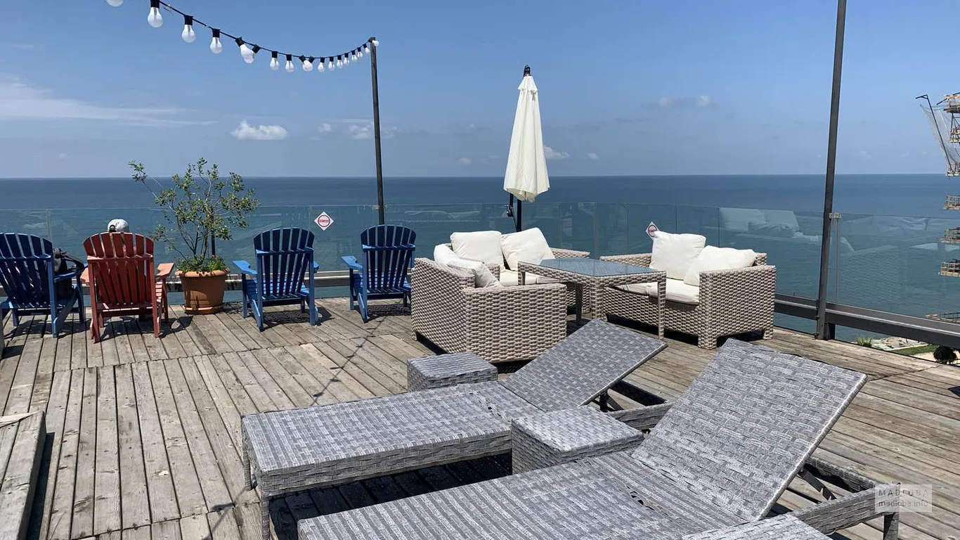 Смотровая площадка на крыше "roof top pool batumi"