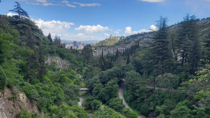 სადამკვირვებლო მოედანი ჩანჩქერის თავზე