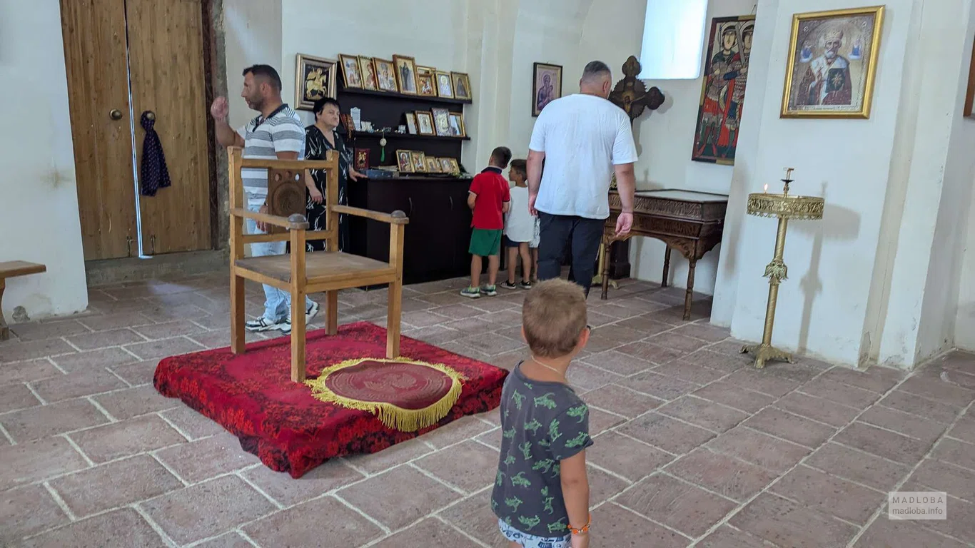 Внутренний зал собора Георгия Победоносца в Сигнахи