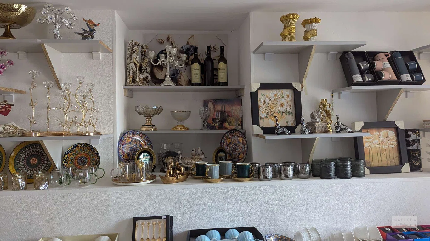 Sofia’s House (Телави) — сувениры, декор и искусственные букеты.